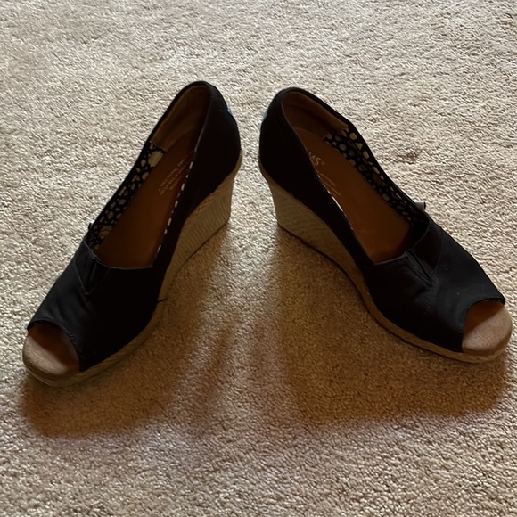 Toms Black Wedge Sandals - Picture 3 of 4